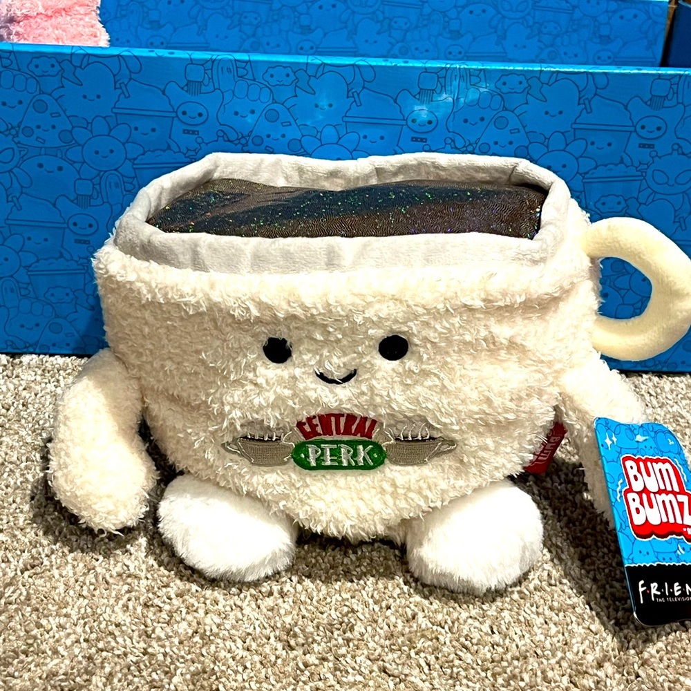 📺 F.R.I.E.N.D.S X BumBumz Central Perk Mug ☕️ Kellytoy Collectible Plush 8” BNWT